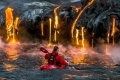 بالصور المذهلة.. فريق من المغامرين المجانين يفضلون السباحة وسط &quot;الحمم البركانية&quot;!!