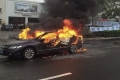 صيني يحرق سيارته ... ليتدفأ !!