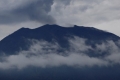هل شاهدت بركاناً من قبل؟.. بالفيديو: رجلٌ خاطرَ بحياته حتى يلتقطَ لك هذه الصور