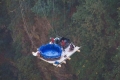 25 شخص يستحمون في حمام جاكوزي ساخن معلق في الهواء (صور)