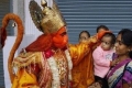 هندي بذيل طويل يتحول إلى «إله» في الهند!!!
