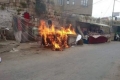 بالصور.. مواطن يحرق بسطته في طولكرم احتجاجاً على محاولة إزالتها
