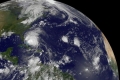 الاعصار ايرين يكتسح جزر البهاماس والكاريبي ويهدد واشنطن ونيويورك