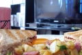 من أجل صحتك.. لا تتناول الطعام أثناء مشاهدة التلفزيون