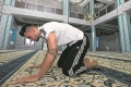 صور.. لاعب ألماني يشهر إسلامه