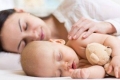 عدم نوم الأطفال يعرض آباءهم للإصابة بهذا المرض