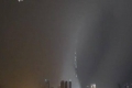 بالفيديو ... سحابة رعدية مرعبة اجتاحت برج خليفة !