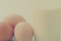 6 أطعمة ومشروبات من الخطر تناولها معًا: البيض مع اللبن والخل مع الشاي