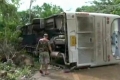 مقتل 30 في تحطم حافلة غرب تايلاند