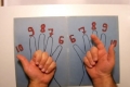 بالفيديو : طريقه مذهله لتعلم جدول الضرب بالاصابع