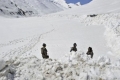 انهيار ثلجي يطمر أكثر من 130 جندي باكستاني على ارتفاع 6700 متر في جبال الهيمالايا