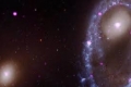 لقد شاهدنا للتو ماذا يحدث عندما تعبر مجرة ثقبًا ضخمًا بداخل مجرة أخرى!