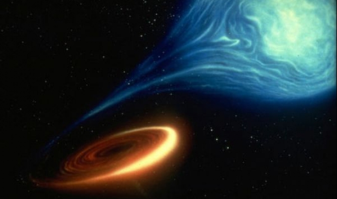 سبحان الخالق العظيم: الثقب الأسود الكوني يبتلع شمس هائلة ويهضمها لحظة بلحظة... شاهد الفيديو