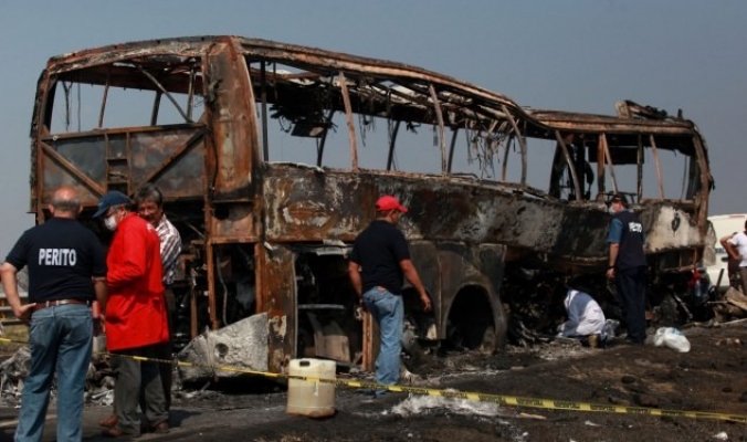 بالصور: احتراق حافلة بركابها الـ36 في المكسيك