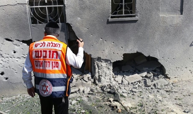 بالصور ..صاروخ يضرب كنيسا يهودياً في أسدود ويلحق أضراراً جسيمة وإصابات بشرية