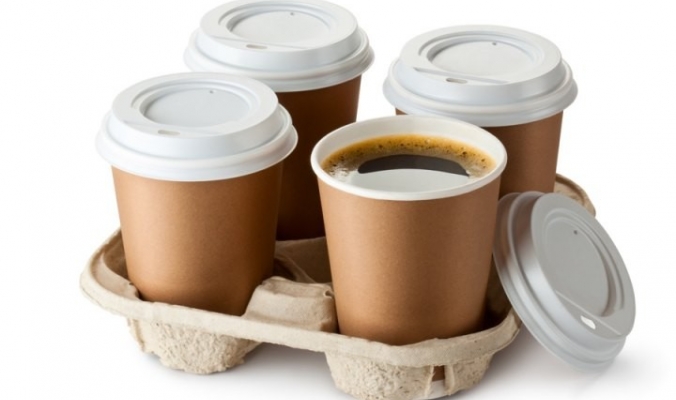 لماذا أغطية أكواب القهوة تحتوي على ثقب إضافي؟