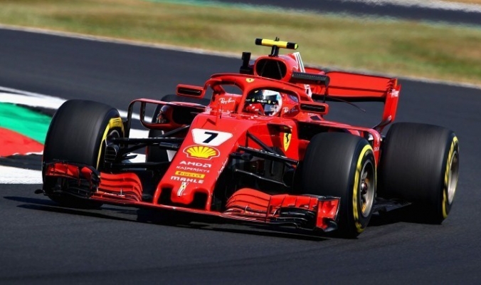 لماذا يتّخذ سائقو سيارات فورميلا ون F1 وضعية استلقاء غريبة داخل قمرة القيادة عند السباق؟