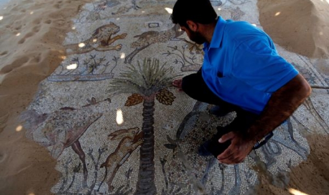كنوز أثرية وتاريخية عمرها آلاف السنين مدفونة تحت رمال غزة يتهددها الدمار