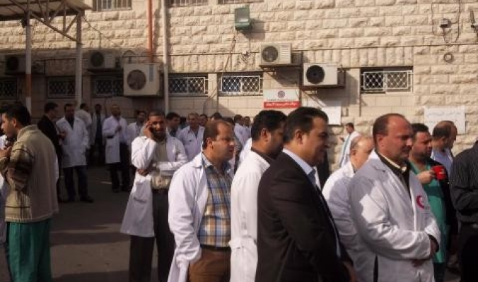 إعتصام في مستشفى رفيديا ضد قرار نقل مديره