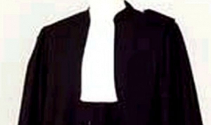 هل تعرف لماذا يلبس المحامون لباسا أسودا ؟