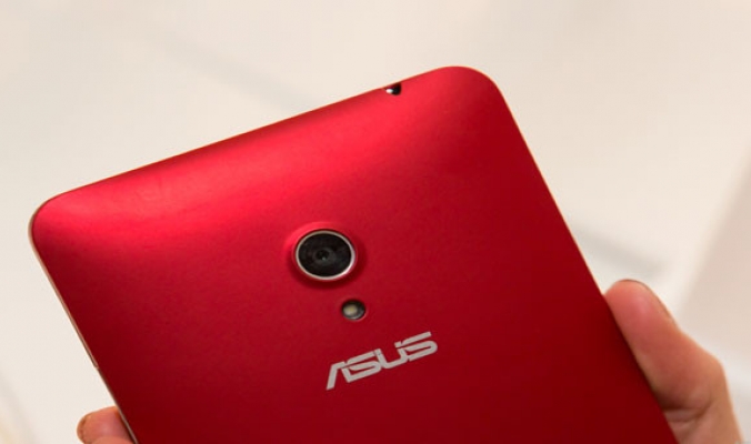 Asus تستغل ارتفاع سعر آيفون 6 للترويج لهاتفها ZenFone