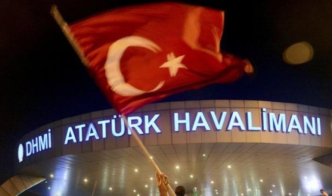 محاولة الانقلاب تهوي بالليرة التركية 5% أمام الدولار