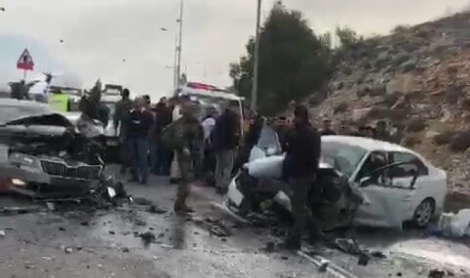 مصرع مواطنة وإصابات خطرة في حادثي سير بالخليل