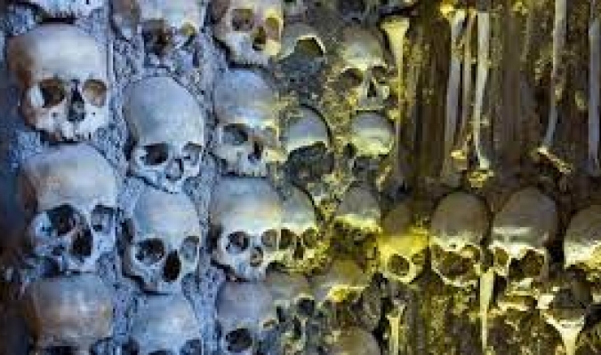 هل بُنيت من عظام مسلمي الأندلس فعلاً؟ عدة روايات تُبين سبب بناء “كنيسة العظام” المخيفة في البرتغال