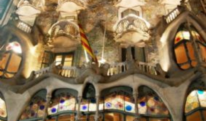 عبقرية أم جنون: عجائب من الروائع المعمارية المذهلة في اسبانيا .. !!