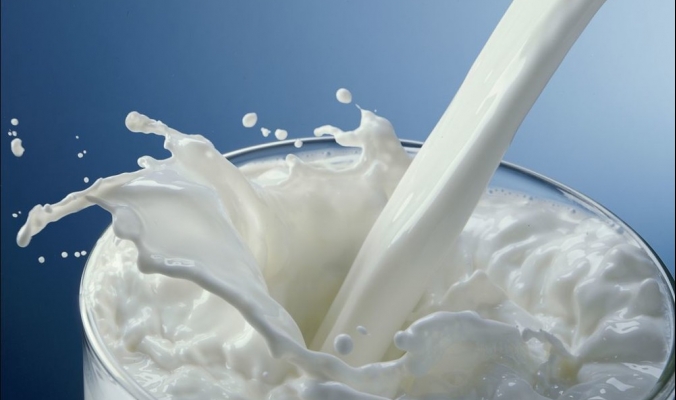 كثرة الحليب ترمم العظام، ومشروبات الطاقة تعطيك طاقة .. خرافات غذائية لابد من كشف حقيقتها!