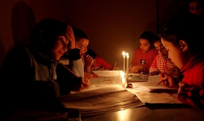 انقطاع خطوط الكهرباء المصرية المغذية لجنوب قطاع غزة