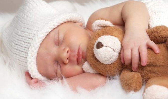 دُمى تتحكم في حرارة جسم الطفل أثناء نومه