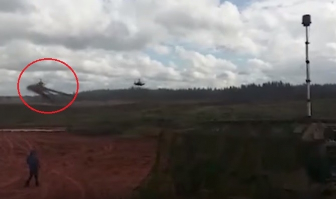 بالفيديو ...هيليكوبتر روسية تطلق صاروخاً على متفرجين قرب سان بطرسبورغ