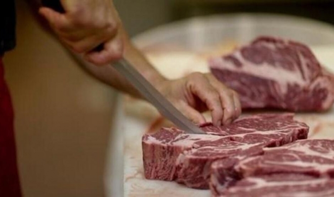 في ظل إنخفاض الطلب.. تخفيض أسعار لحم العجول الى 40 شيكل والخراف الى 65 شيكل