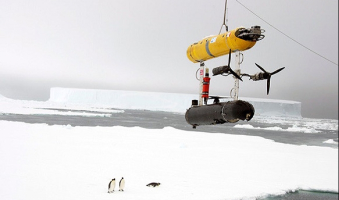 روبوت تحت الماء لقياس سمك الجليد في القطب الجنوبي