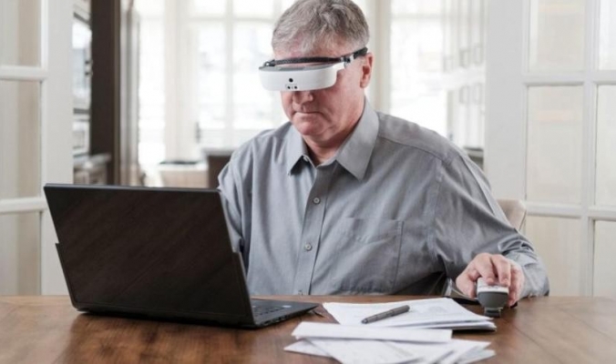 نظارات إلكترونية تساعد المكفوفين على الرؤية
