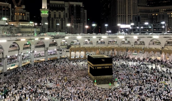 السعودية تعلق الدخول إلى أراضيها لأغراض العمرة وزيارة المسجد النبوي تفاديا لكورونا
