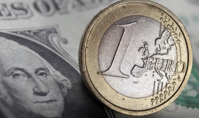 هل سيتساوى الدولار واليورو قبل نهاية 2015 ؟