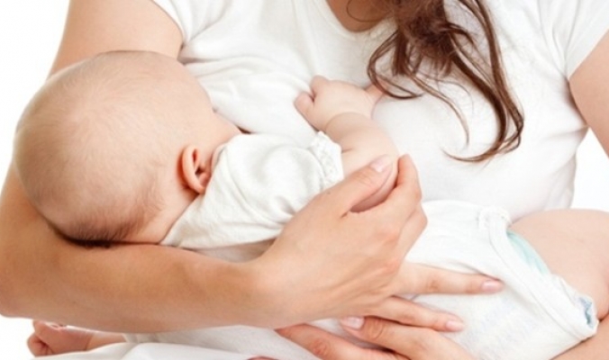 الرضاعة الطبيعية تقي الأم من أمراض القلب وسكتة الدماغ