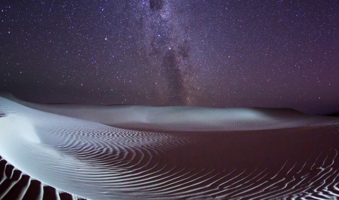 هل ما قاله كارل ساغان بأن عدد النجوم في الكون أكثر من عدد حبات الرمال في جميع شواطئ العالم صحيح؟