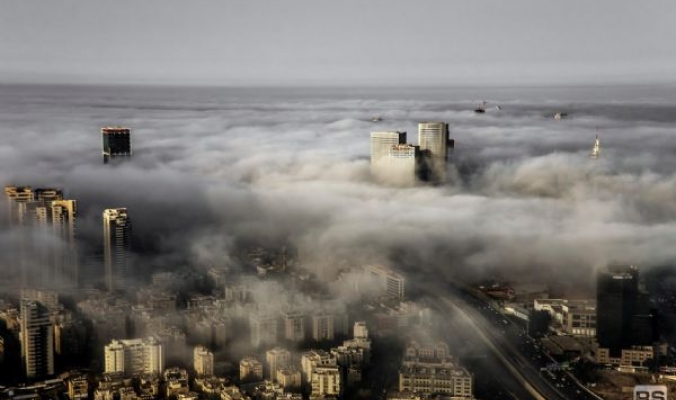 صورة ساحرة للضباب الذي اجتاح سواحل يافا- تل الربيع الأسبوع الماضي