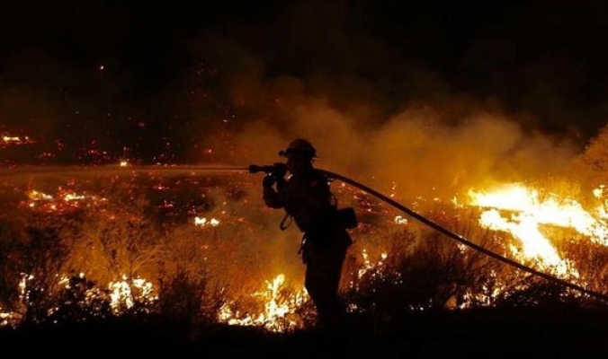 إخلاء 300 منزل شمالي لوس أنجلوس بسبب حريق غابات
