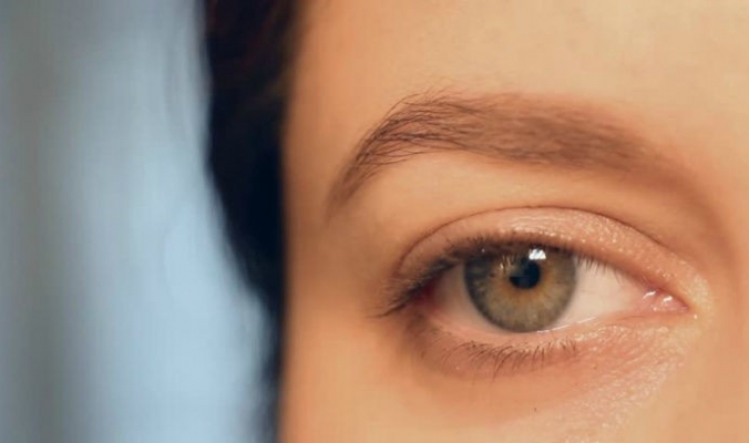 ماذا يحصل للدماغ عند رمش العيون؟
