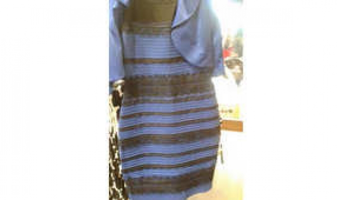 الفستان الغامض حصد 73 مليون مشاهدة في محاولة كشف ألوانه الحقيقية وإليكم التفسير العلمي للألوان