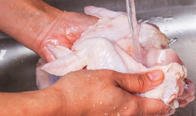 5 أطعمة احذر غسلها بالماء: توقفوا عن وضع المكرونة تحت «الحنفية» بعد سلقها