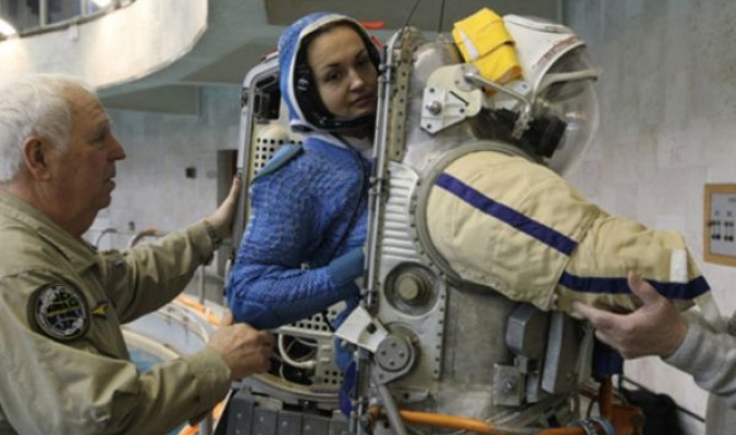 بعد فترة انقطاع دامت 17 عاماً: روسيا ترسل سيدة الى الفضاء