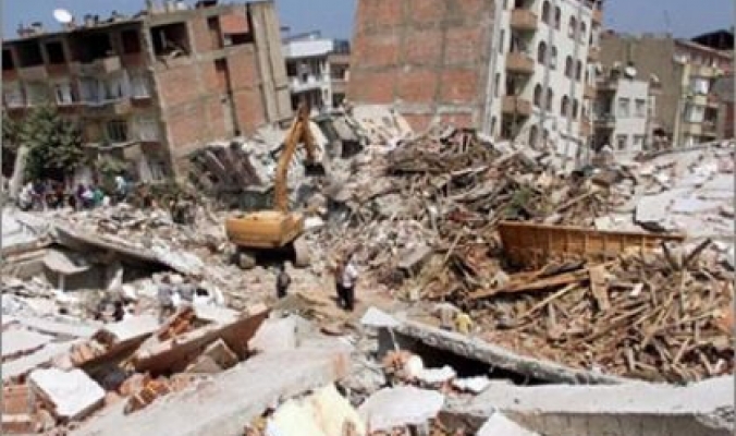 سبعة قتلى ومئة جريح في زلزال تركيا ومخاوف من أرتفاع العدد