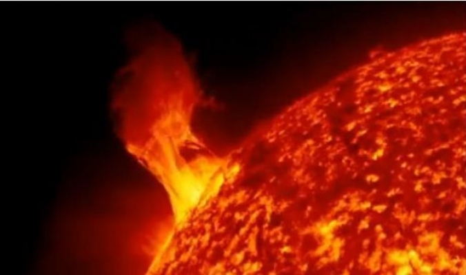 لقطات لما بعد الخيال لسطح الشمس التي تضيء حياتنا منذ اربع مليارات عام