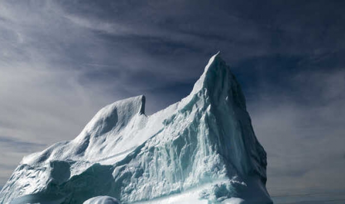 أكبر جبل جليدي في العالم ينزلق ويتجه للتسبب بكارثة