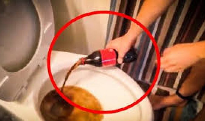 بالفيديو .. الكولا تتربع على عرش منظفات الحمامات والمراحيض